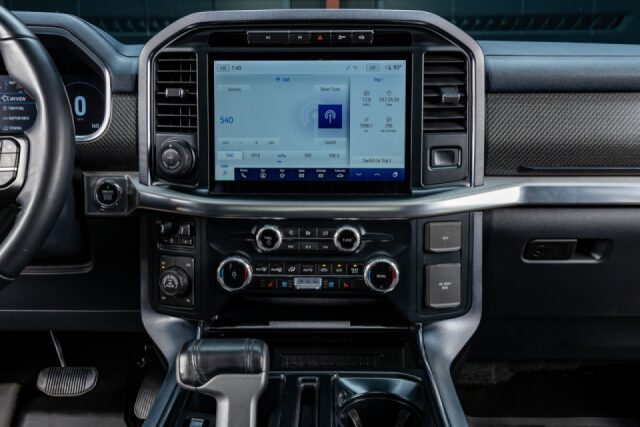 2023 Ford F-150 Raptor SuperCrew Image 24