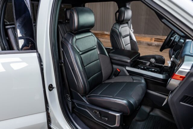 2023 Ford F-150 Raptor SuperCrew Image 32