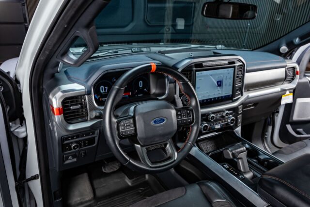 2023 Ford F-150 Raptor SuperCrew Image 17