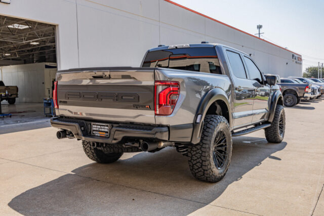 2025 Ford F-150 Raptor R SuperCrew Image 18