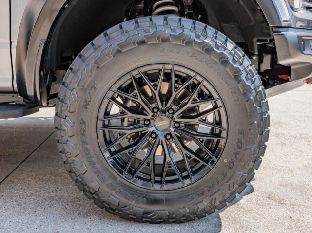 2025 Ford F-150 Raptor R SuperCrew Image 20