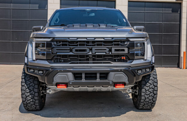 2025 Ford F-150 Raptor R SuperCrew Image 5