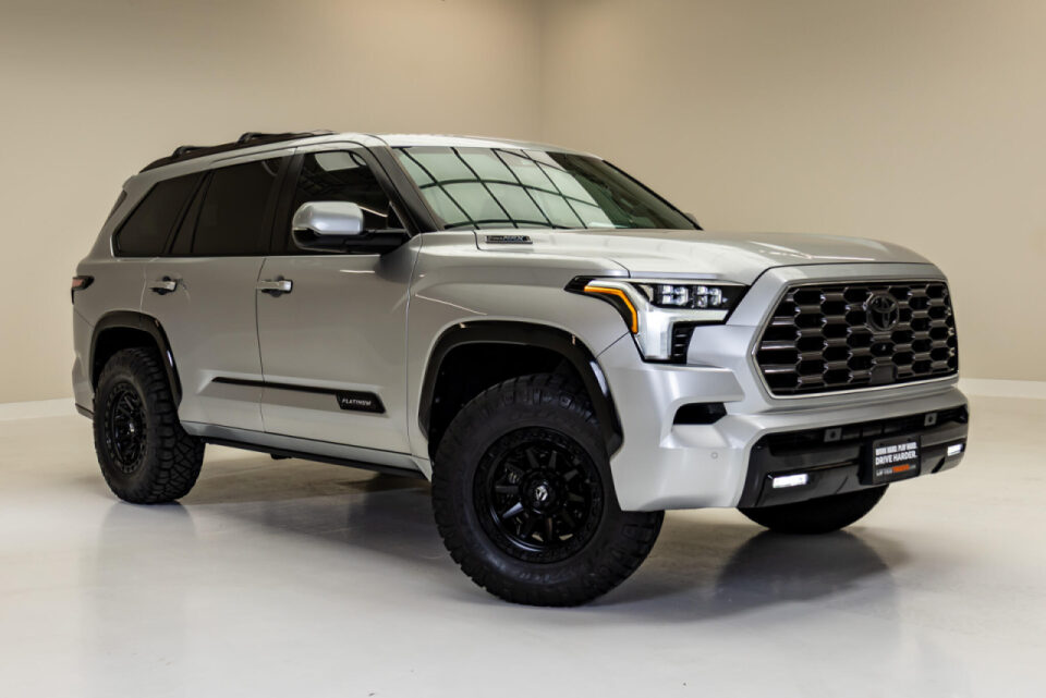 2024 Toyota Sequoia Platinum Image 1