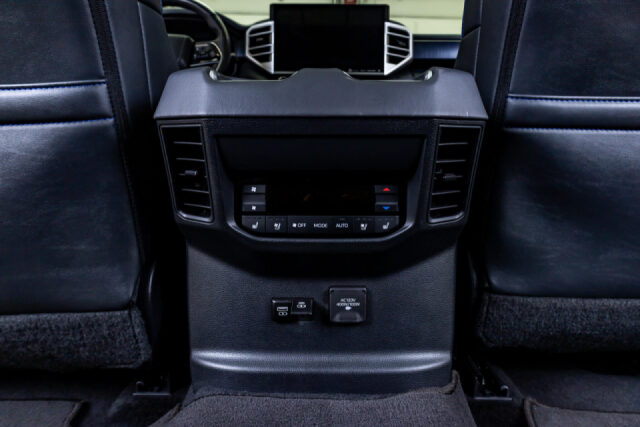 2024 Toyota Sequoia Platinum Image 33