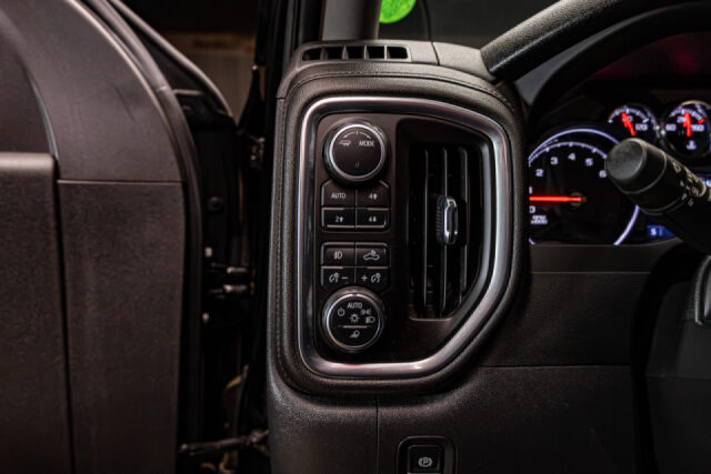 2022 Chevrolet Silverado 1500 Limited LT Trail Boss Crew Cab Image 17