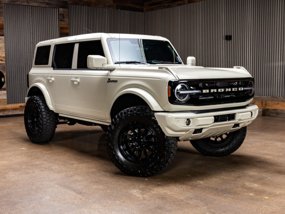 2026 Ford Bronco Outer Banks Image 1